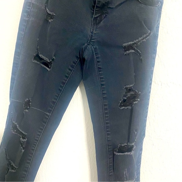 Zumiez EMPYRE Tessa Destroyed Distressed Denim Black Jeans Size 0 - Picture 1 of 7